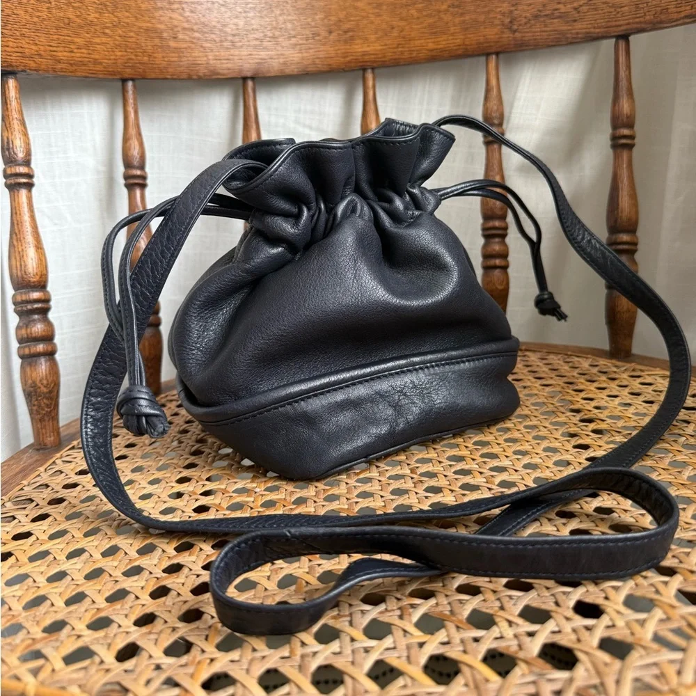 Vintage navy blue leather bucket bag 🖤 90s minimalist slouchy crossbody - Picture 4 of 5